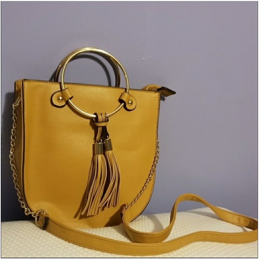 Crossbody bag with tassel design